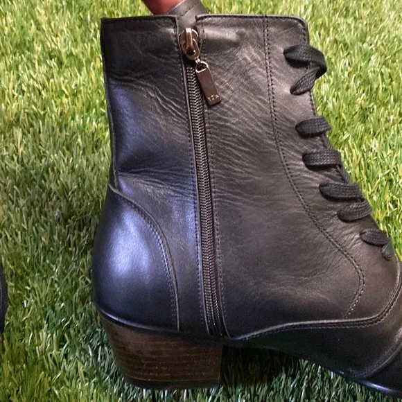 Pinocchio Made in Italy Leather Boots - Picture 7 of 11